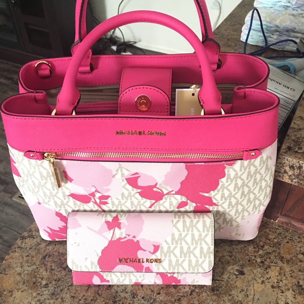 Brand new Michael kors medium hailee satchel set